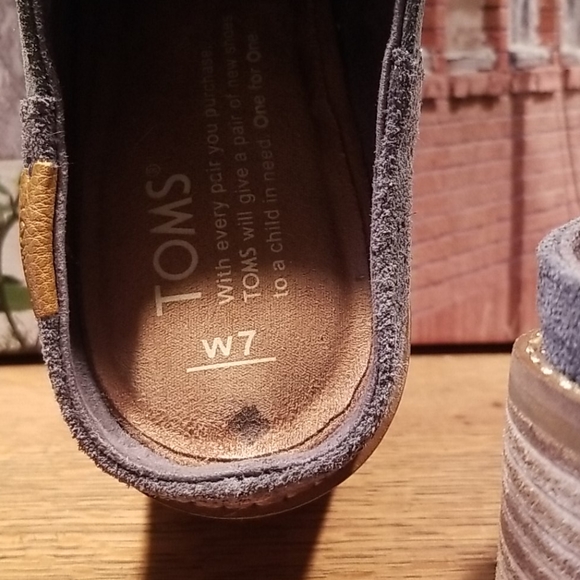 Tom's Suede Sz W7 - Picture 7 of 7